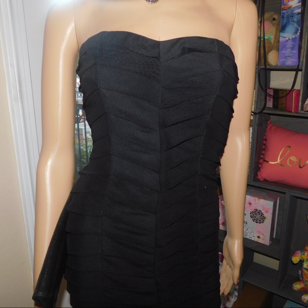 🌹FOREVER 21 BLACK TIERED MINI DRESS🌹 - Picture 2 of 3
